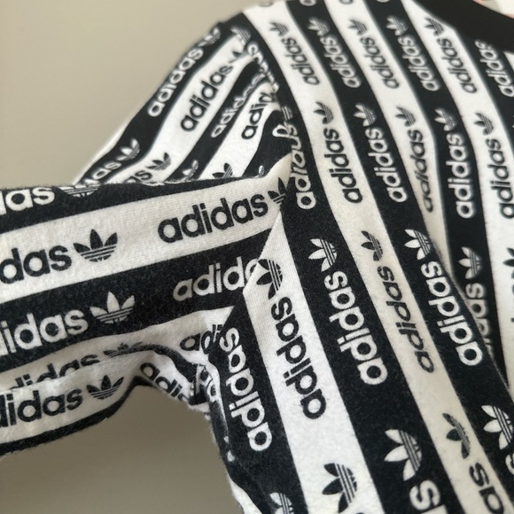 🤍🖤Adidas+ UO Crop top - Picture 5 of 6